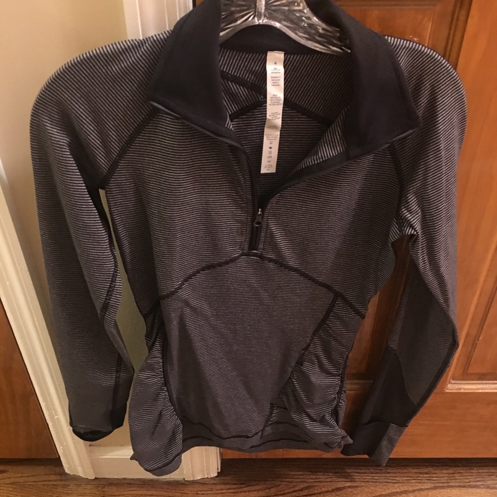 Lululemon size 4 half zip sweat jacket
